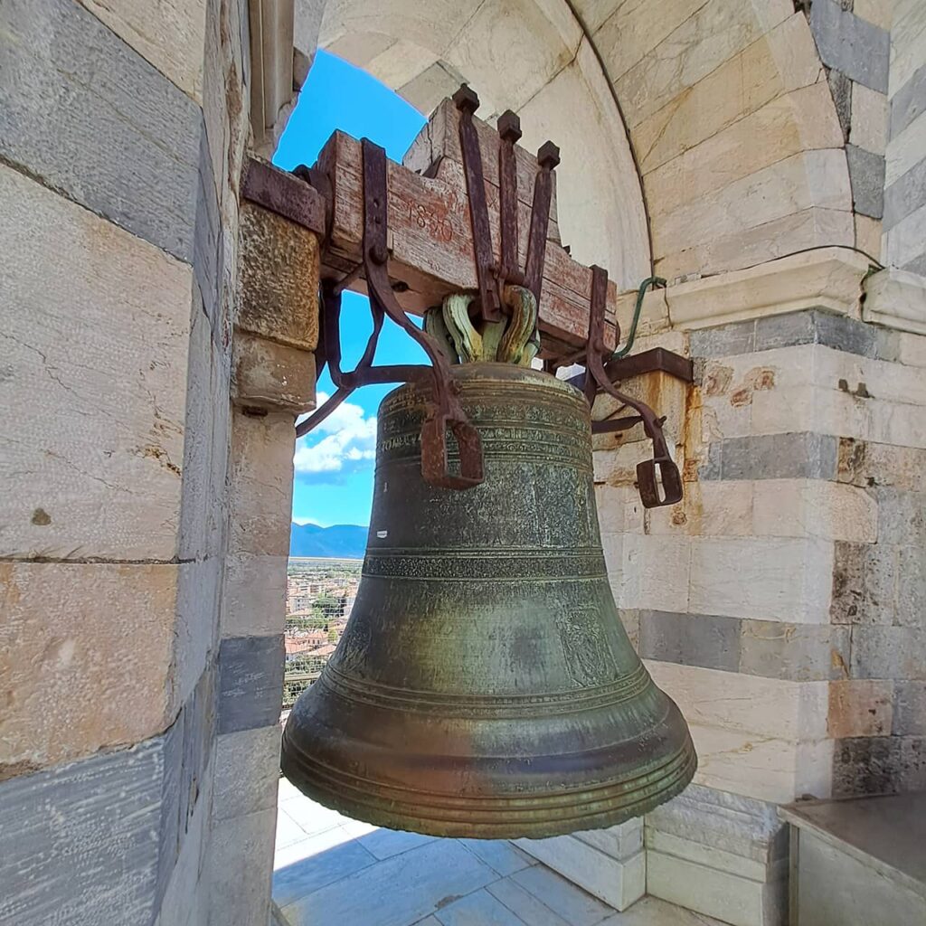 campana cella campanaria torre di pisa