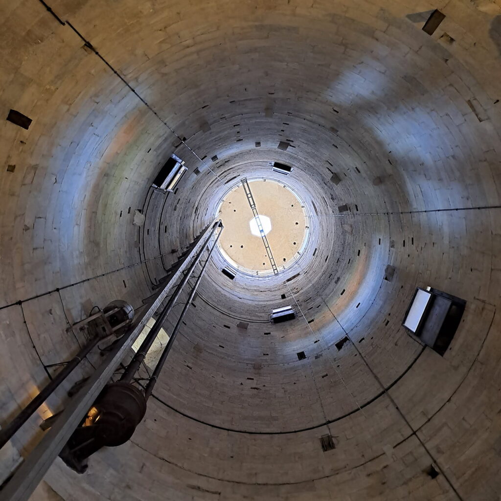 soffitto in vetro torre di pisa